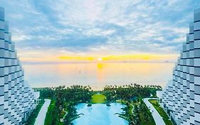 Arena Cam Ranh Beach Resort